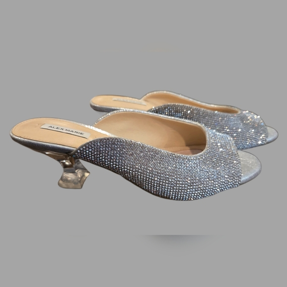 Alex Marie Silver Women's Shoes NWT Size 6.5 - Picture 2 of 4